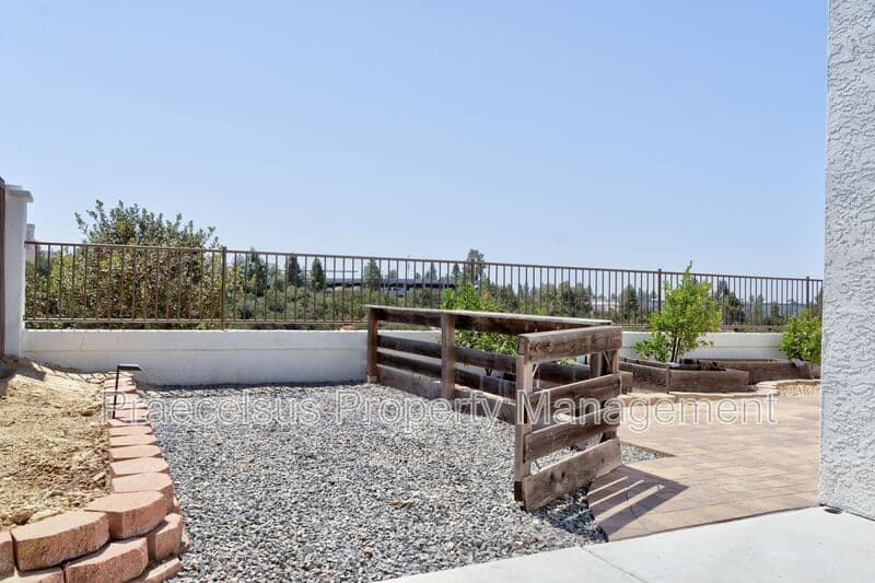 Chula Vista House: 978 Norella St