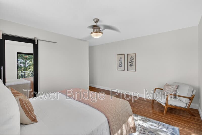 Fair Oaks House: 3937 Orangewood Dr
