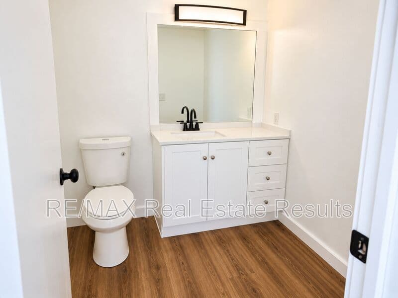 Gravette Condo: 210 White Oak Dr NE