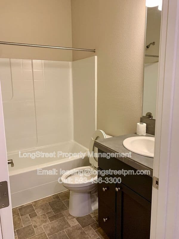 Wilsonville House: 11457 SW Mont Blanc Street