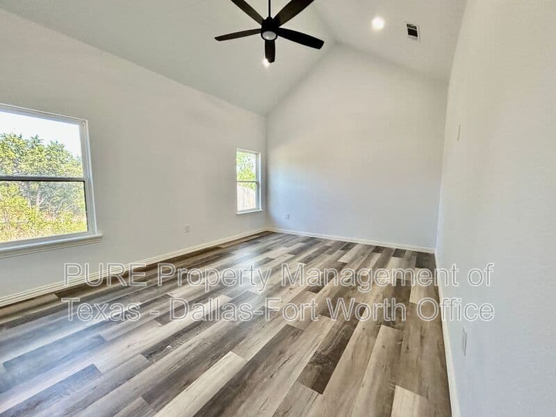 Granbury House: 915 Bobcat Trail