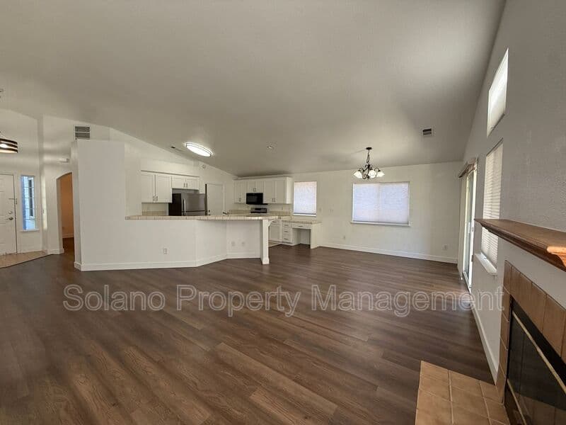 Dixon House: 1030 Windmill Dr