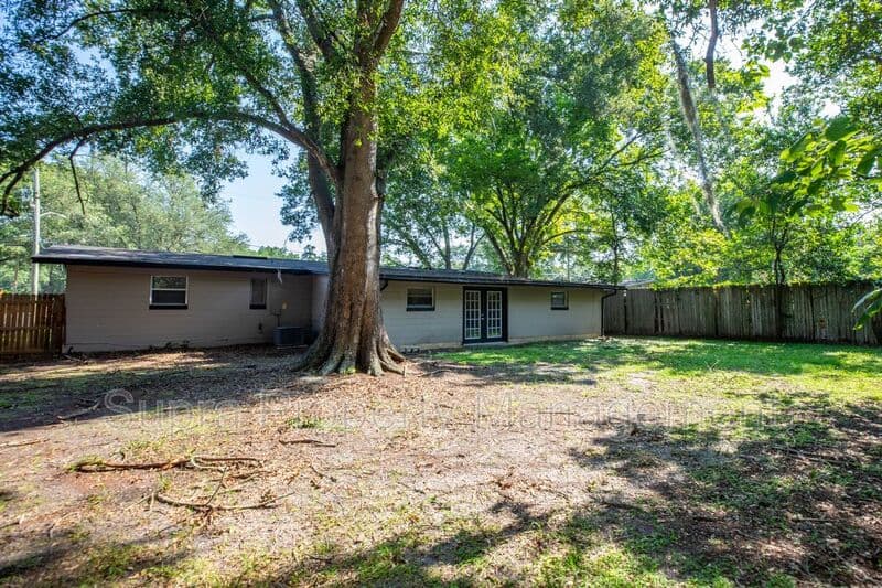 Jacksonville House: 6722 Frye Ave