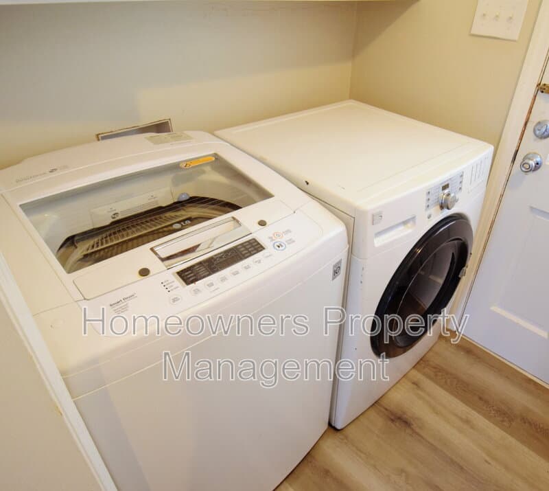 Fayetteville House: 1509 Paisley Ave