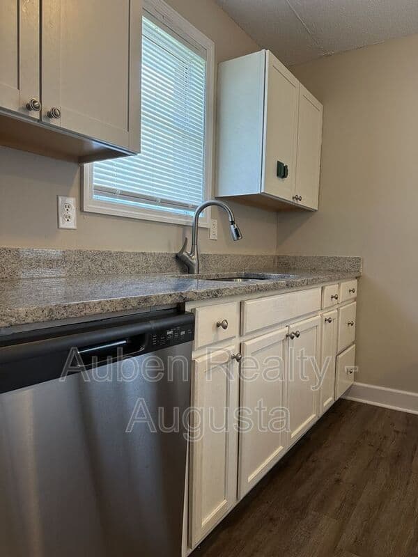 Augusta House: 3202 Gerald Dr E
