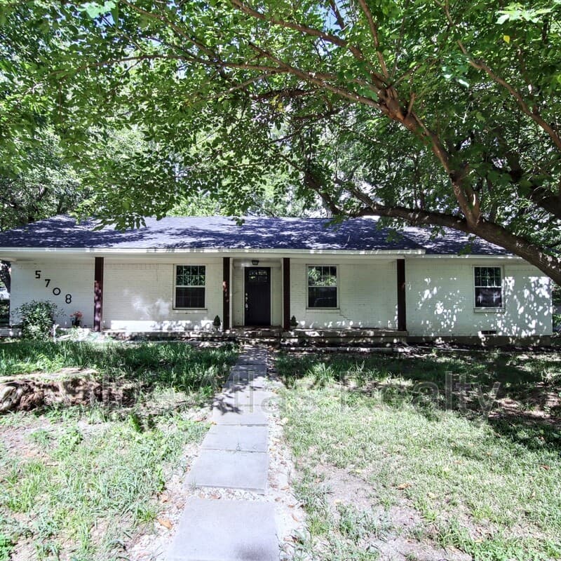 Rowlett House: 5708 Flamingo Court