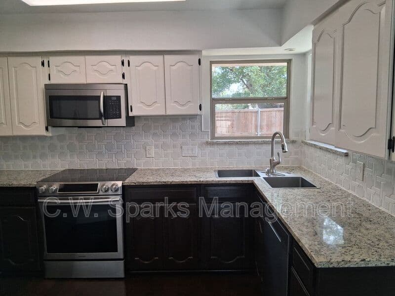 Grapevine House: 1503 Laguna Vista Way