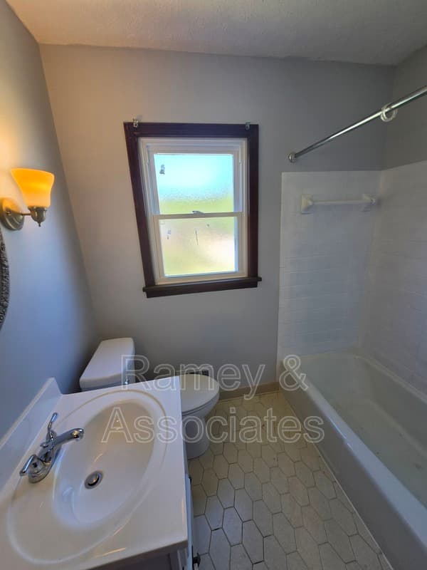 Louisville House: 7310 Grannel Road