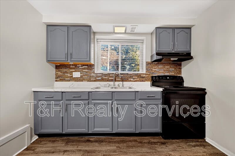 Noblesville Condo: 1142 Evans Avenue