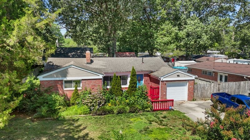 Chesapeake House: 1204 Fontana Avenue