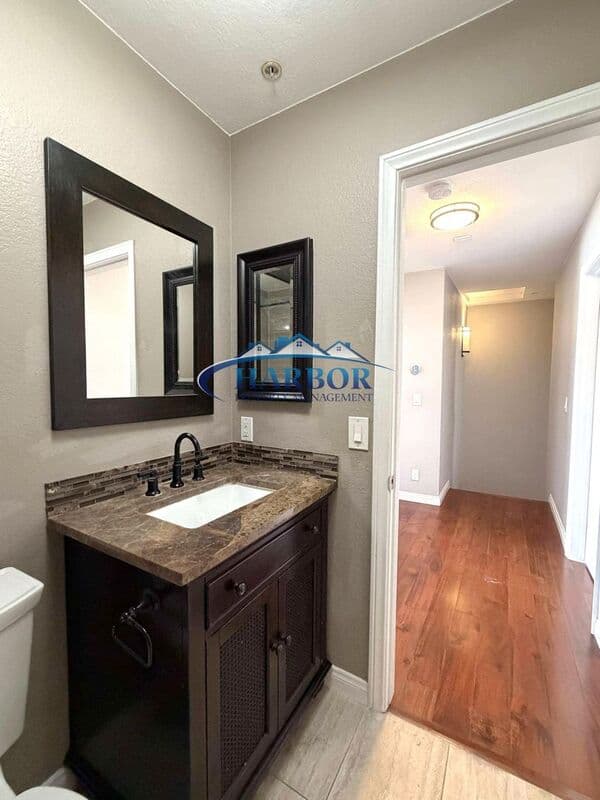 Long Beach Townhome: 533 Walnut Avenue