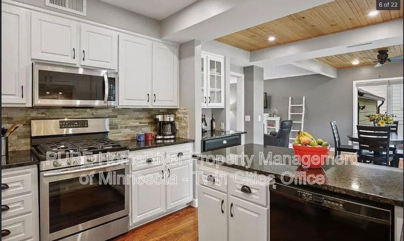 Saint Louis Park House: 1642 Edgewood Ave S