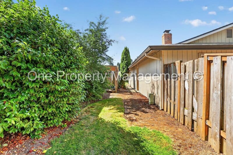 Vancouver House: 3738 NE 45th St