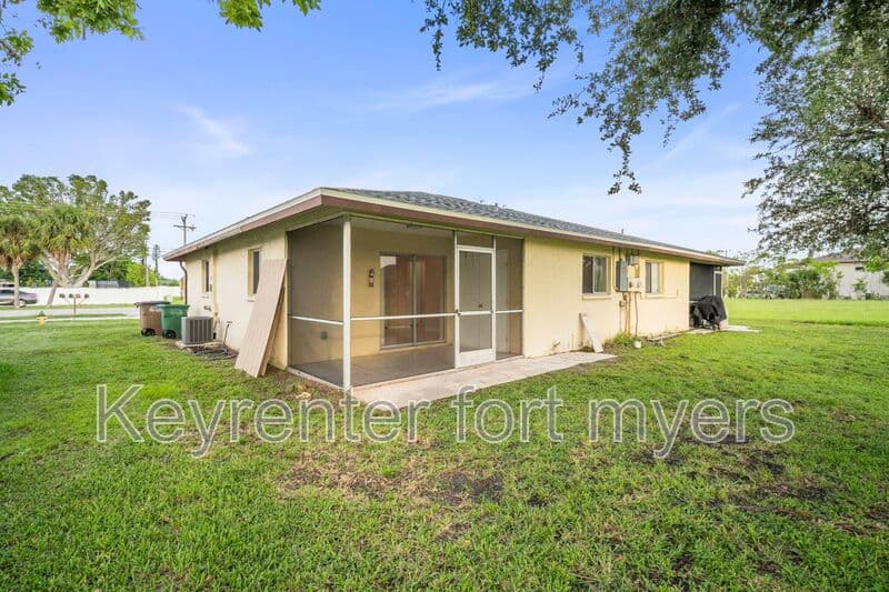 Cape Coral House: 4406 Santa Barbara Blvd