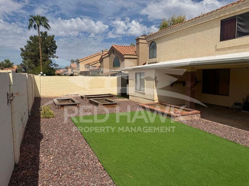 Tempe House: 25 W La Vieve Ln