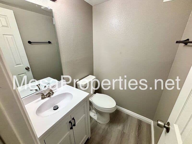 Ontario Condo: 1749 E Fairfield Ct