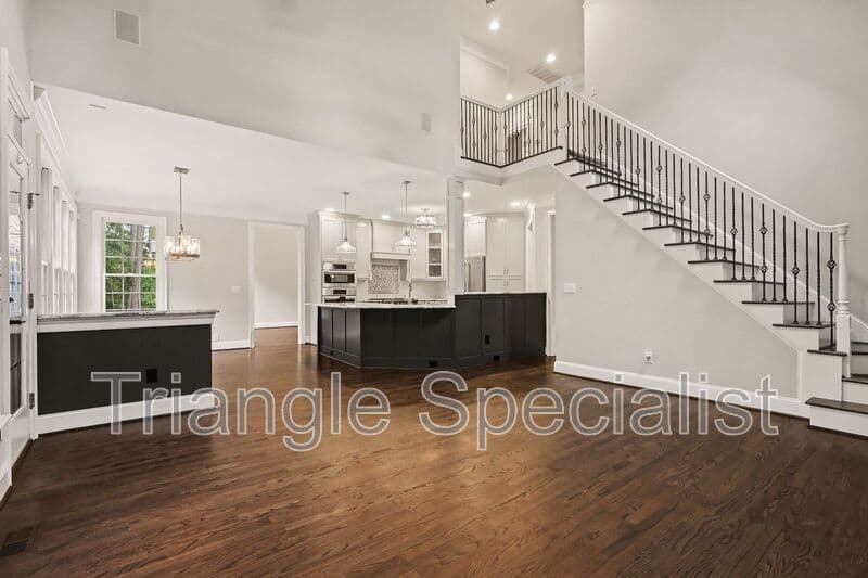 Raleigh House: 6121 Carlyle Drive