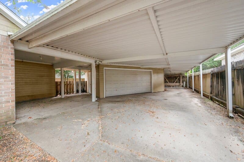 Baton Rouge House: 692 John Henry Drive