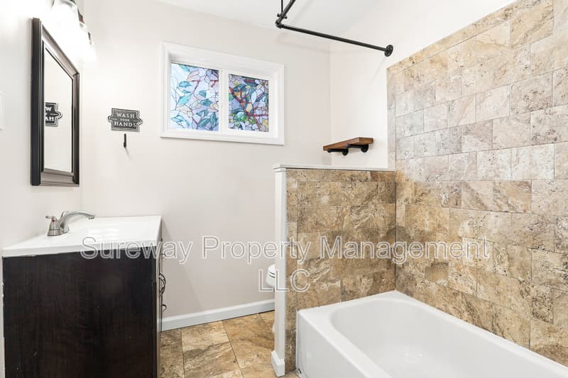 Mount Holly House: 213 Cardinal Lane