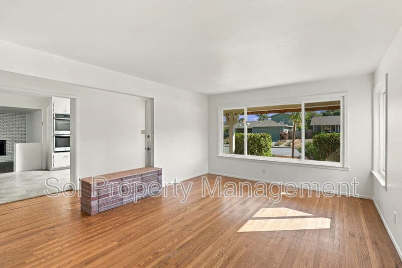 San Rafael House: 600 Tarragon Drive