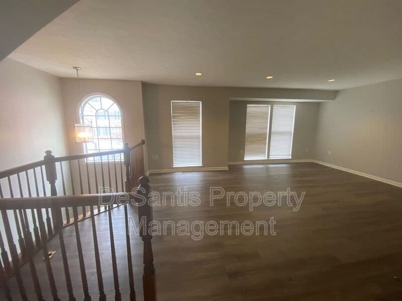 Mars Townhome: 640 Village Green Blvd East