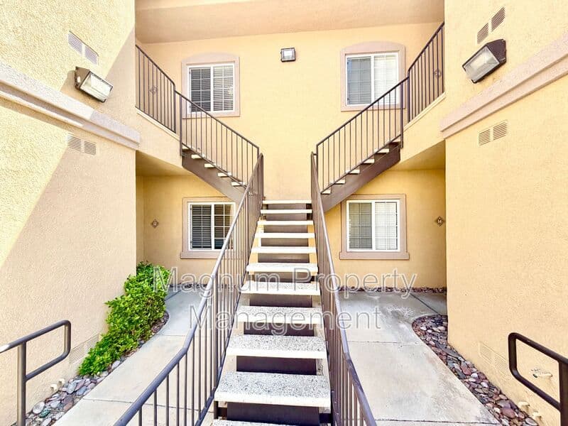 Murrieta House: 41410 Juniper St