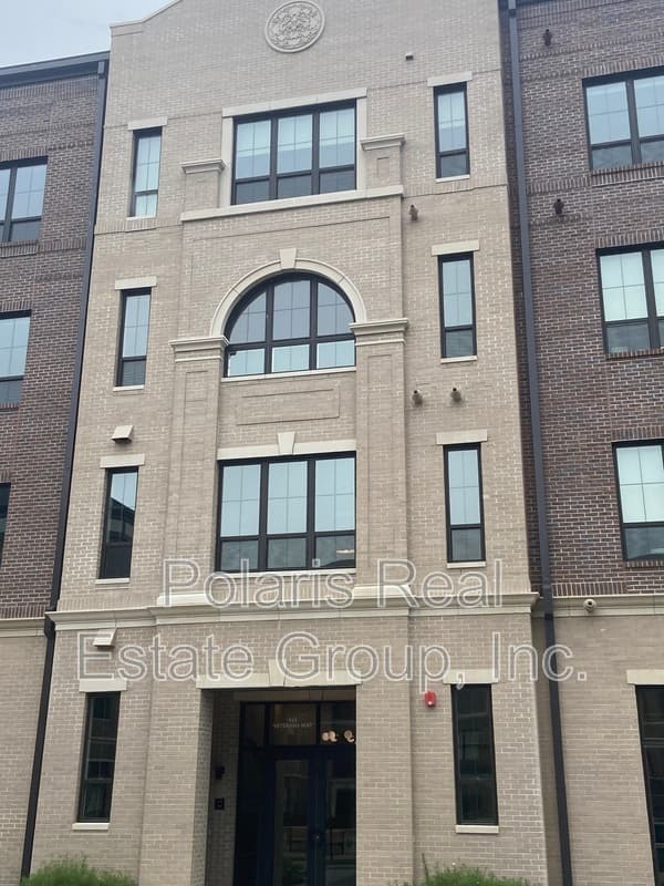Carmel Condo: 925 Veterans Way