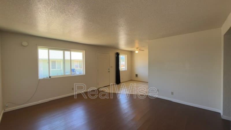 Sutherlin Condo: 415 W First Ave