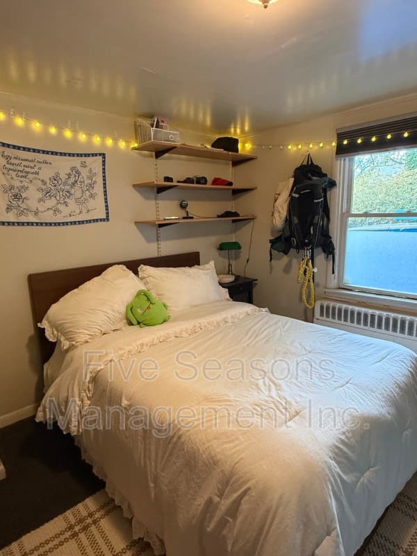 Burlington Condo: 14 Dans Court - 14