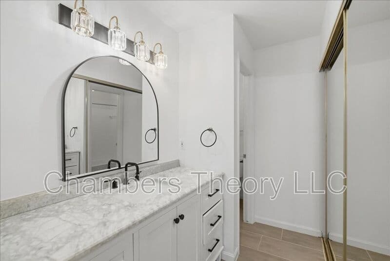 Arlington Condo: 2101 N Rolfe St