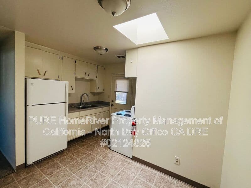 Ukiah House: 69 Lorraine St