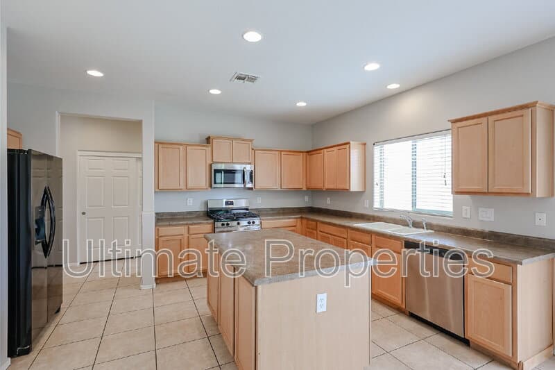 Buckeye House: 19417 W Morning Glory Dr