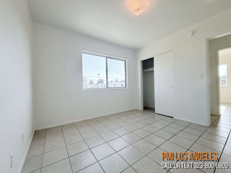 Los Angeles Condo: 943 West 68th Street