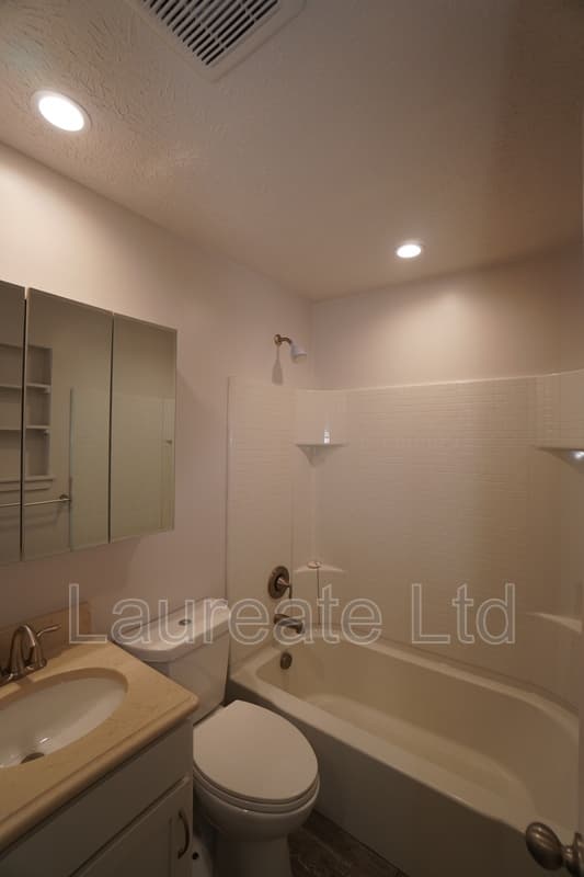 Sheridan House: 4088 S Clay St