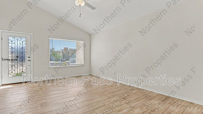 El Paso House: 15153 Composition