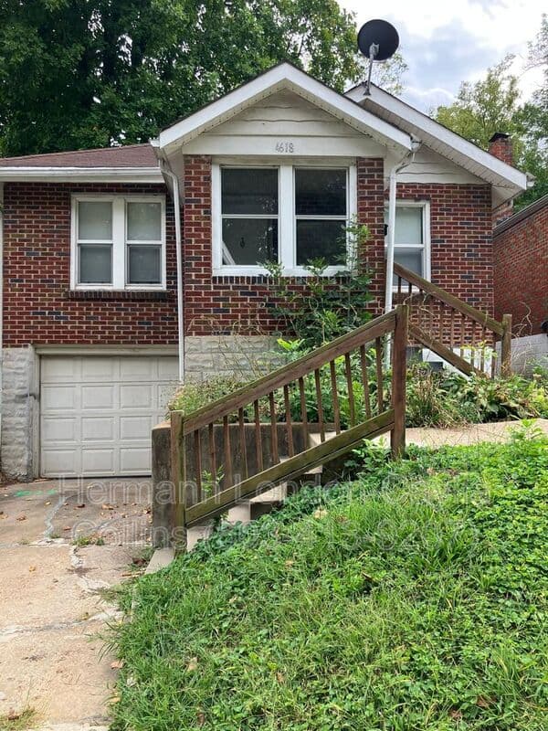 Saint Louis House: 4618 June Avenue