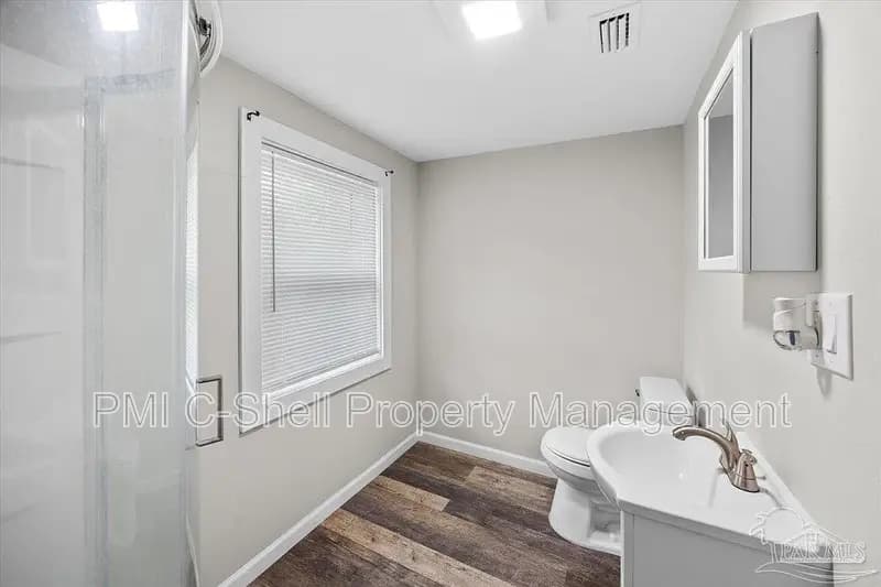 Pensacola House: 3258 Peagler Plaza Rd