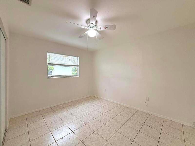 Fort Myers House: 2985 Saint Charles Street