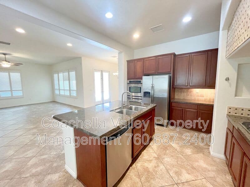 Cathedral City House: 511 Via Assisi