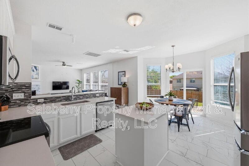 Fort Worth House: 4943 Sunset Ridge Drive