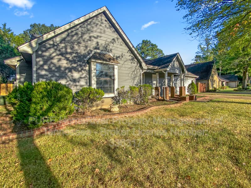 Memphis House: 5000 Hickory Bark Dr
