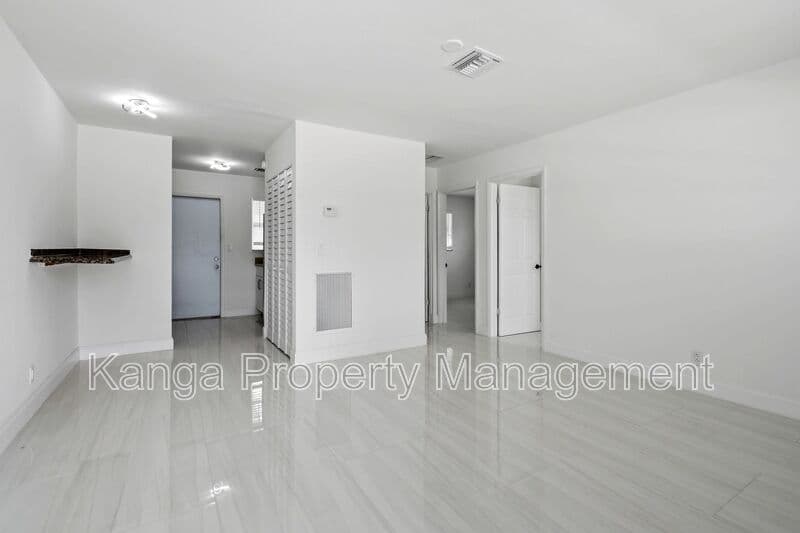 Riviera Beach Condo: 968 W 9th St