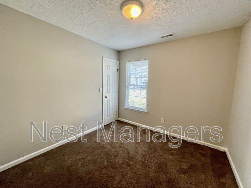 Fayetteville House: 804 Nighthawk Place