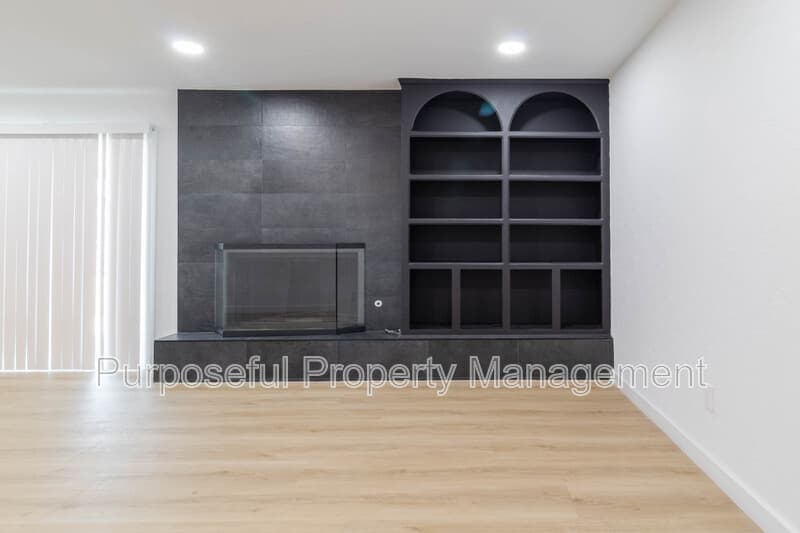 Spencer House: 8913 Bentree Country Way