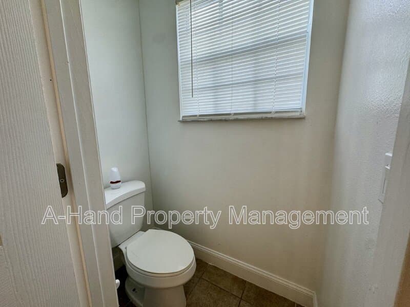 Davenport Condo: 522 Australian Way