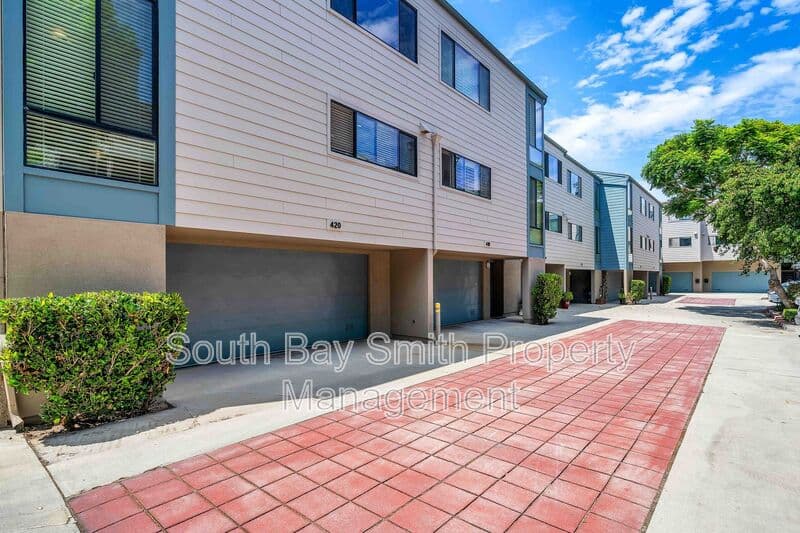 Redondo Beach Condo: 420 Palos Verdes Blvd