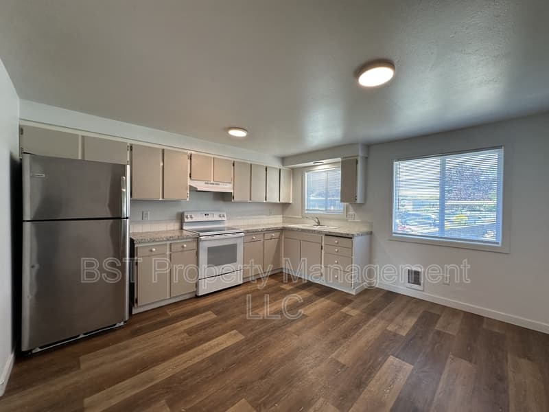 Mount Angel Condo: 740 North Main Street - 2