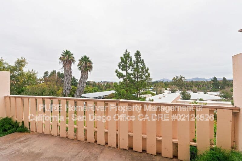 San Diego House: 11128 Poblado Rd