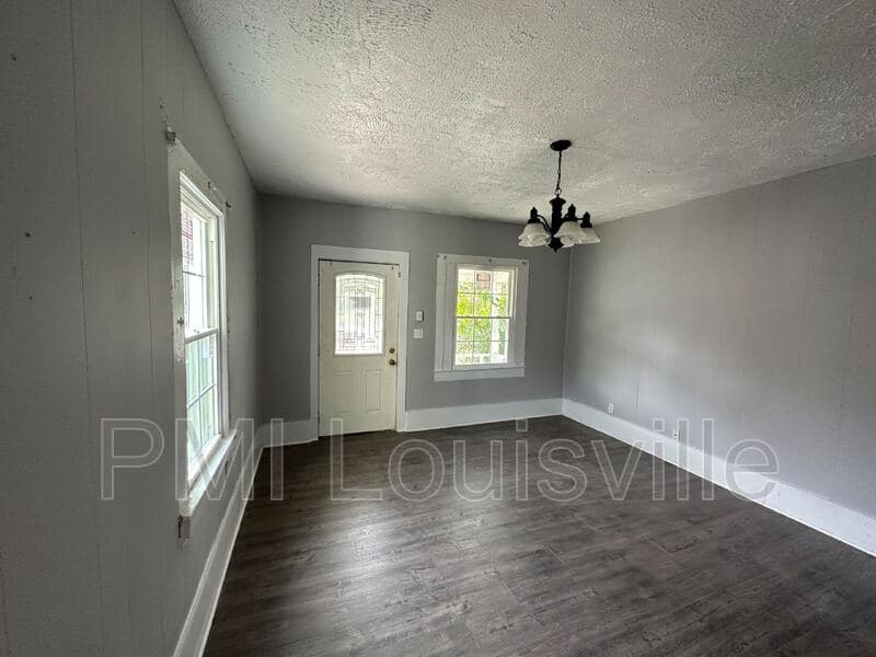 Louisville House: 3605 Larkwood Ave
