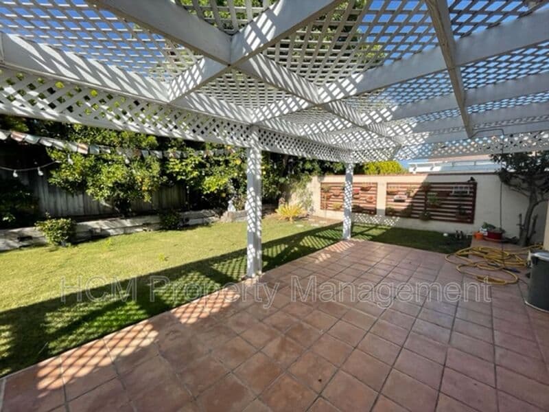 Irvine House: 3651 Claremont St